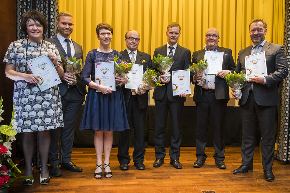 Jaana Utti ja Ville Mäkelä (Tamora Oy), Seija Strömberg (Työhyvinvointikaista), Tapio Varis (Incity Oy), Manu Heikura (Algia Oy), Teijo Räsänen (Innotiimi) ja Kari I. Mattila (Johtajuustaito Oy)
